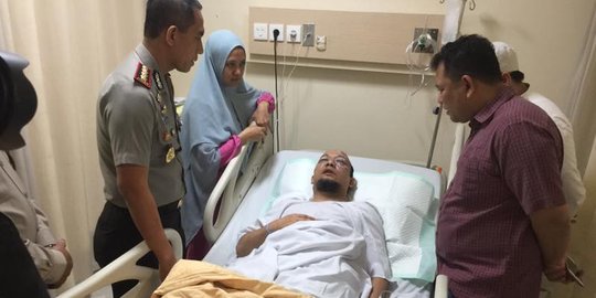 Teten Masduki jenguk Novel Baswedan, sampaikan salam dari Jokowi