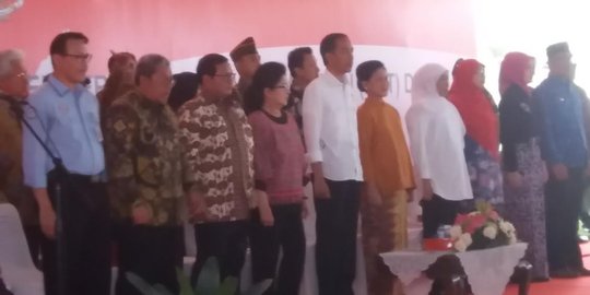 Bagikan KIS, Jokowi ancam copot Dirut RS jika tak baik layani rakyat