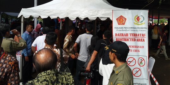 Presiden Jokowi bagikan sepeda ke anak berprestasi di Bandung