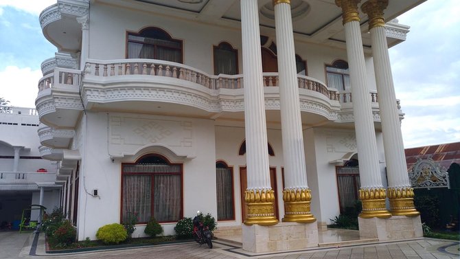 rumah dwi hari winarno