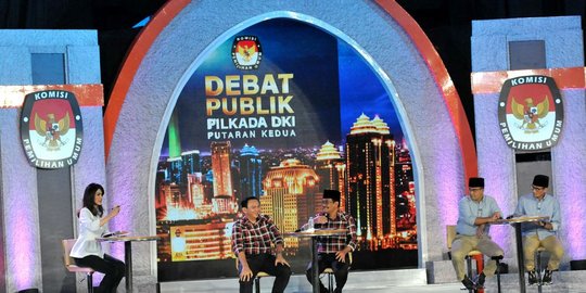 dan anies lakukan swafoto rev1