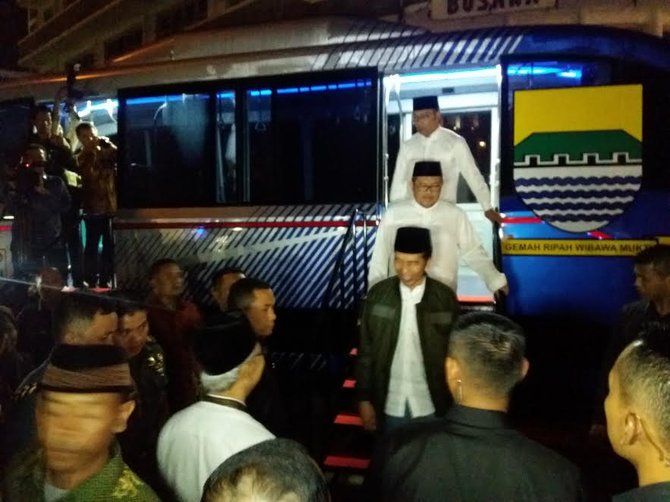 jokowi tinjau lrt bandung