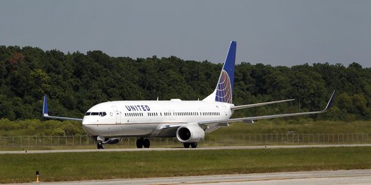 Dikecam dunia, United Airlines putuskan kembalikan uang penumpang