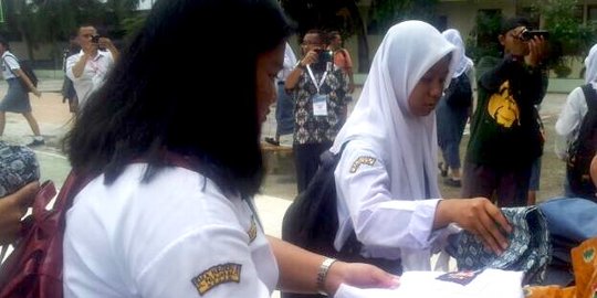 Selesai UNBK, pelajar di Medan sumbangkan seragam panti asuhan