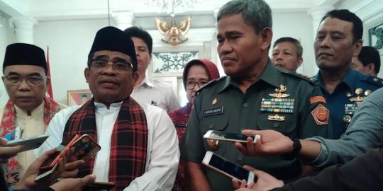 Agar lebih disiplin, Sumarsono ajak anak buah ikut bela negara