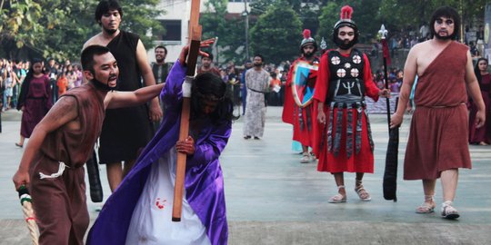 Gereja Katedral gelar drama visualisasi jalan salib Yesus Kristus