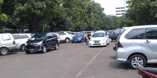Bukti toleransi, Istiqlal sediakan parkir buat jemaat Katedral
