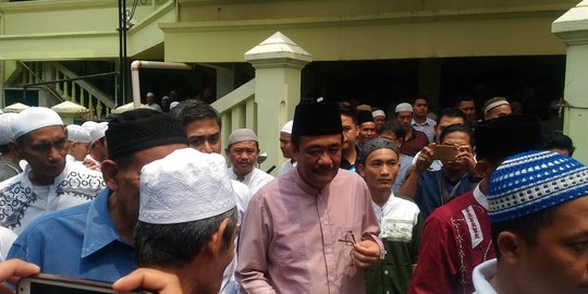 Djarot minta aparat tegas copot spanduk penolakan dirinya dan Ahok