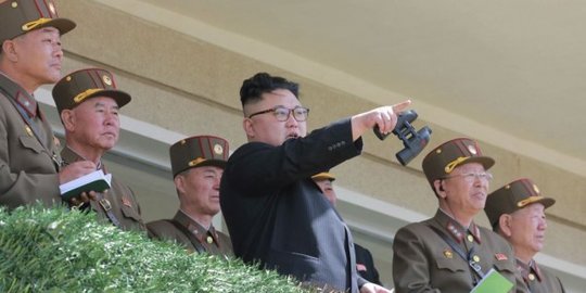 Korea Utara gelar parade militer, pamer rudal balisik antarbenua