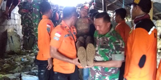 Momen haru evakuasi 13 pekerja tambang terjebak longsor di Minahasa