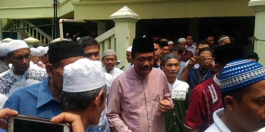 Timses Ahok minta Sandi tabayyun soal Djarot diusir usai Salat Jumat