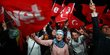 Euforia pendukung Erdogan rayakan kemenangan dalam referendum Turki