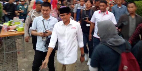 Sebelum mencoblos, Sandiaga lari keliling tiga TPS dekat rumah