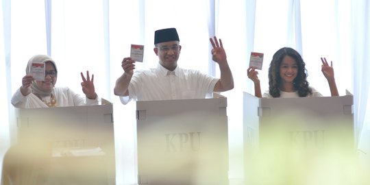 Kekompakan Anies Baswedan dan keluarga nyoblos di TPS 28