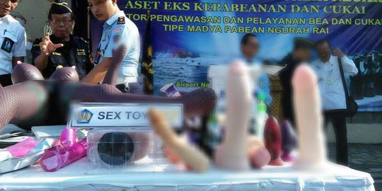 Ratusan sex toys senilai Rp 293 juta dimusnahkan di Bali