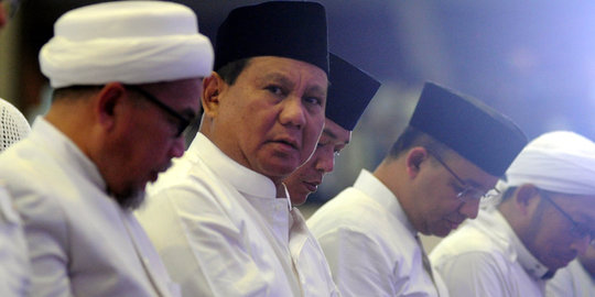 Tepuk punggung Rizieq, Prabowo bilang 'Keberanian Anda luar biasa'