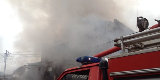 Pabrik percetakan di Kampar terbakar, dua karyawan luka bakar