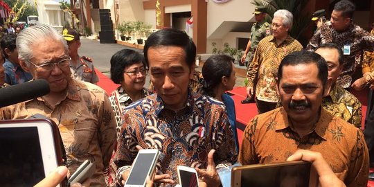 Jokowi: Yang duitnya banyak harus belanja di Pasar Klewer