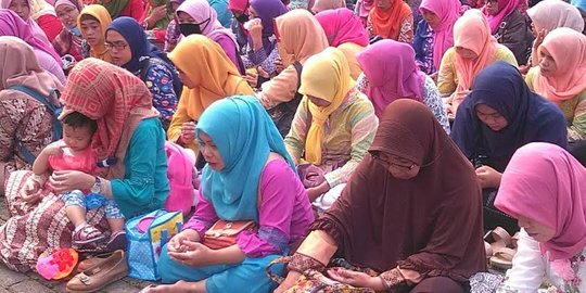 Ratusan 'Kartini' demo nasib guru honorer di Kota Bekasi
