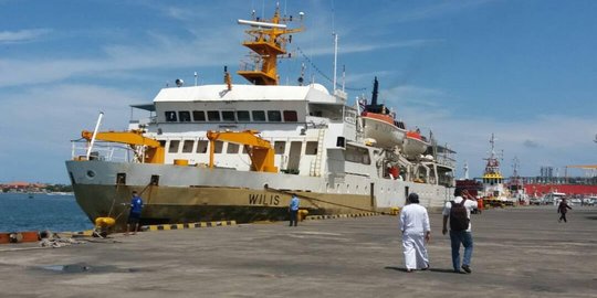Hendak bersandar, kapal Pelni tabrak pesiar & kapal ikan di Denpasar
