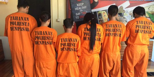 Ketahuan sering gelar pesta sabu, wanita pegawai mal dicokok polisi
