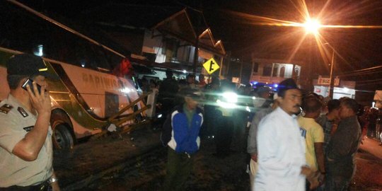 Bus Pariwisata tabrak Avanza & pejalan kaki di Ciwidey, dua tewas