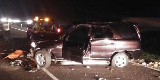 Mobil Taruna pecah ban di Tol Cipali, tiga penumpang tewas