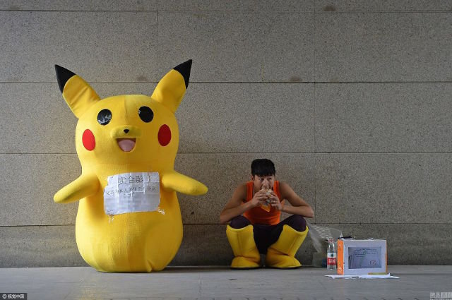 ayah di china jadi pikachu demi kesembuhan anak