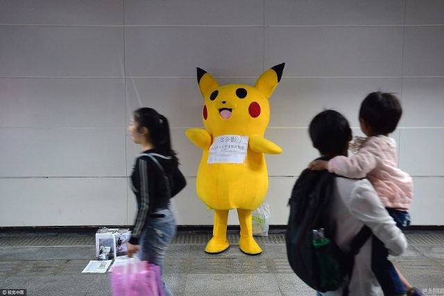 ayah di china jadi pikachu demi kesembuhan anak