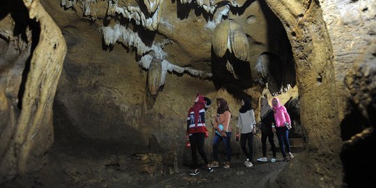 Melihat keindahan Gua Simenteng di Bogor