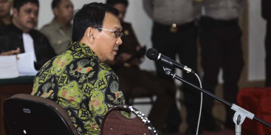 Ahok bacakan pleidoi berjudul 'Tetap melayani walau difitnah'