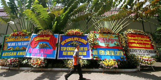 Ramai karangan bunga ke Balai Kota, Ahok yakin Jakarta semakin maju