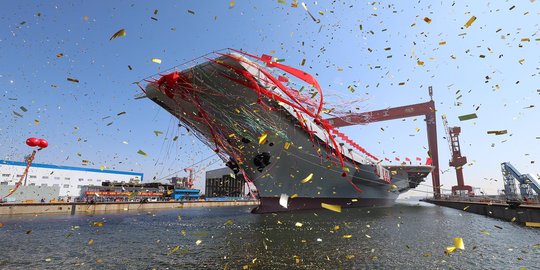 China luncurkan kapal induk buatan dalam negeri pertama
