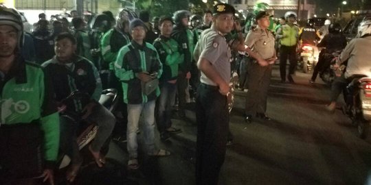 Ojek online bentrok dengan ojek pangkalan di Tangerang