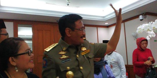 Nyanyian Terima Kasih dari warga bikin tangis Djarot pecah