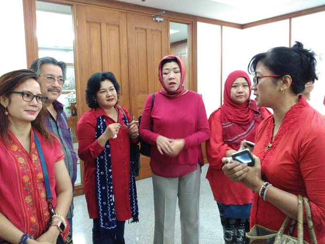 kelompok sekar nusa beri lagu buat djarot di balai kota