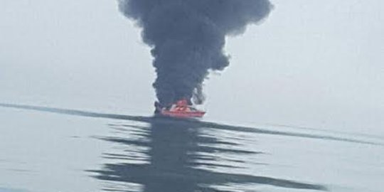 Speedboat terbakar di perairan Pulau Ayer