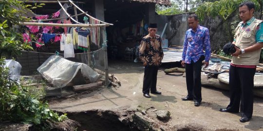 Warga Kediri diimbau tak beraktivitas di dekat sumur yang ambles