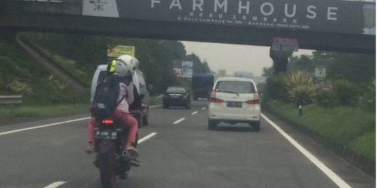 Heboh pengendara motor masuk Tol Purbaleunyi