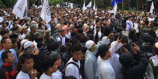 Ribuan umat Islam Solo demo, minta hakim hukum maksimal Ahok