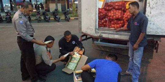 Pengiriman ratusan kg jamur ilegal dari Jawa ke Bali digagalkan