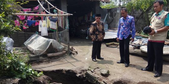 Fenomena sumur ambles sampai rumah retak bikin geger warga 