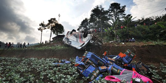 Penampakan kecelakaan maut yang tewaskan 12 orang di Cianjur