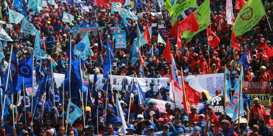 May Day, buruh lokal vs buruh ilegal asal China
