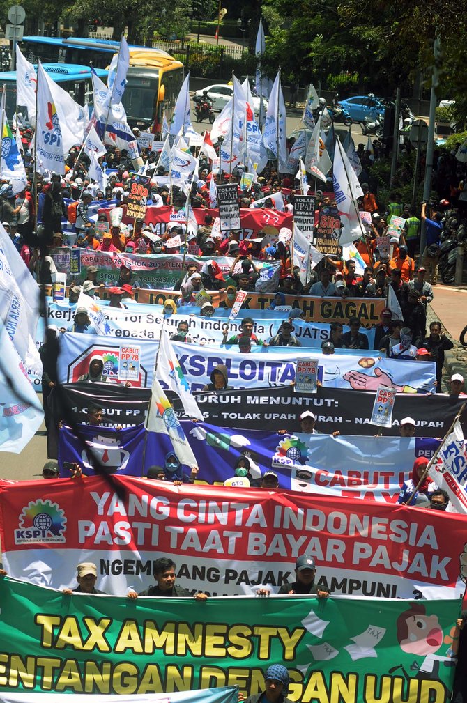 demo buruh di istana merdeka