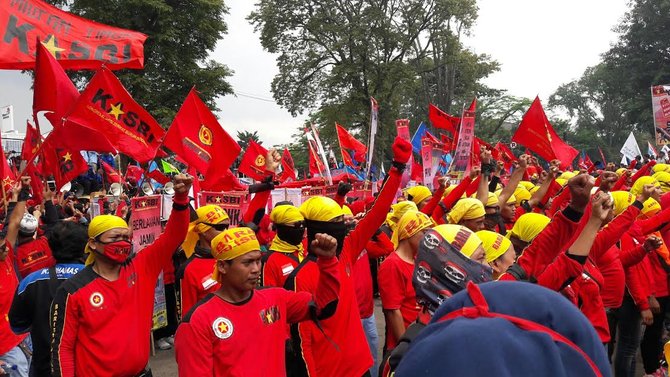 demo buruh depan gedung sate