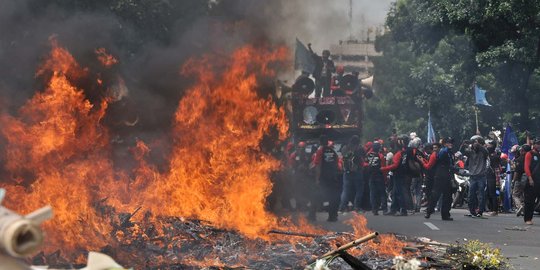 Karangan bunga api untuk Ahok-Djarot