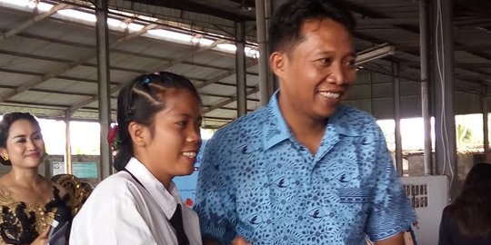 Perjuangan Kariasih, siswi SMK di Karangasem jalan 3 jam ke sekolah