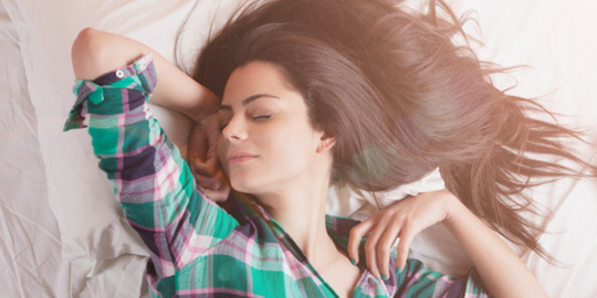 Bangun tidur dengan rambut mudah ditata? Ini 5 tips mencapainya