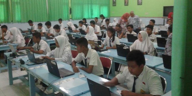 Komputer kurang, pelajar di 11 SMP Mojokerto menumpang UNBK